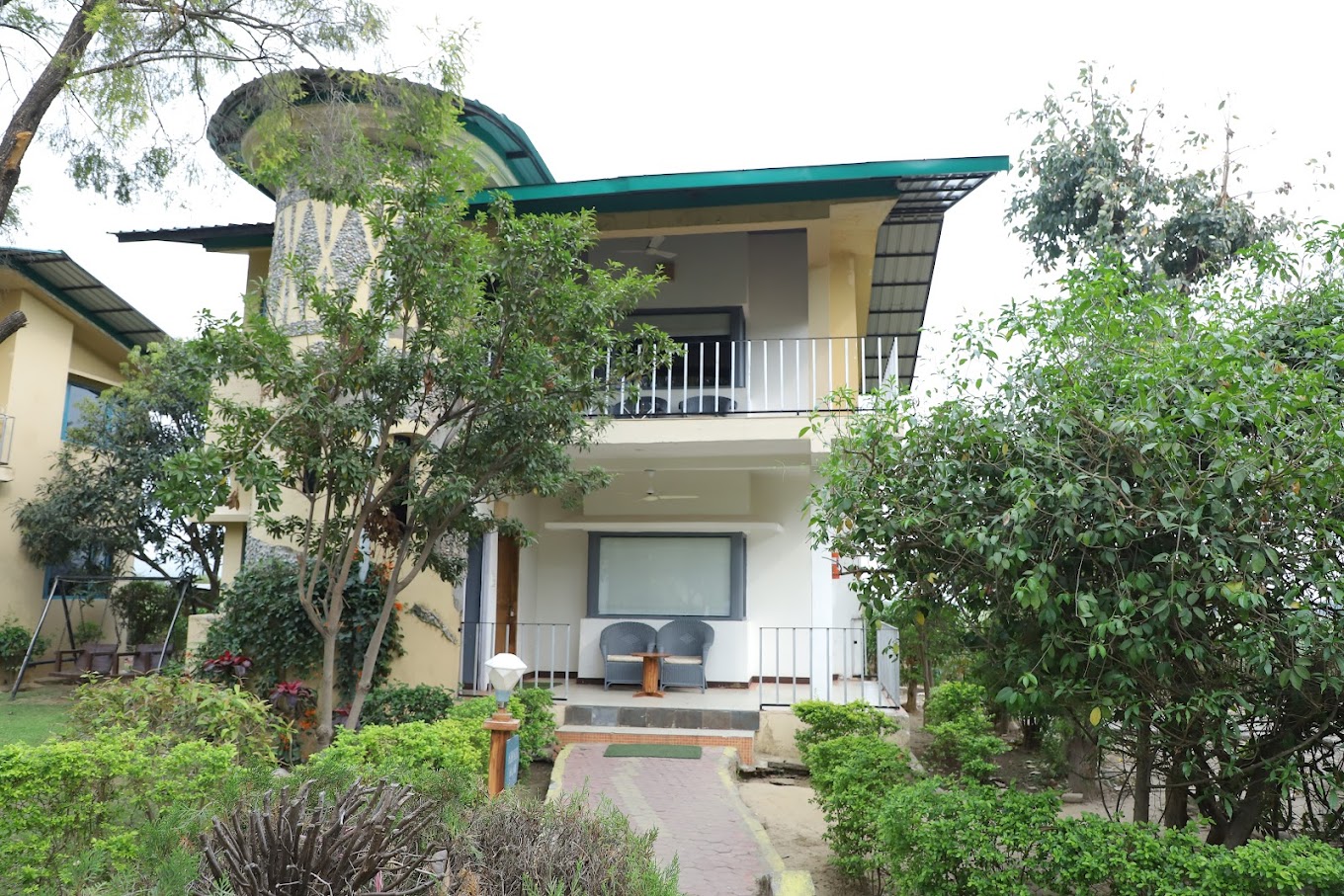 Acorn Hideaway Resort & Spa